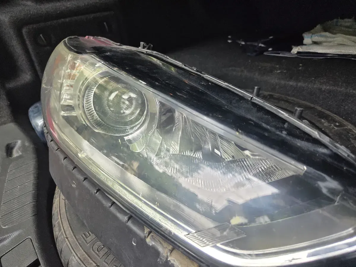 Передняя фара FORD Fusion 2013-2014 1