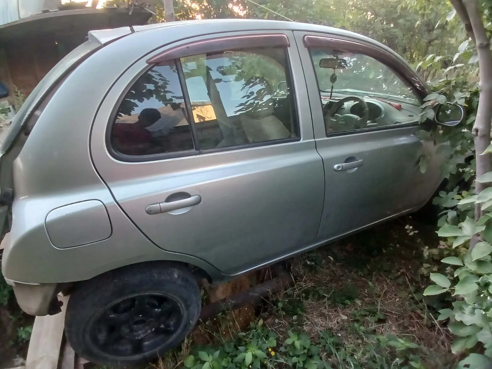 NISSAN March 2002 იშლება ნაწილებად 1